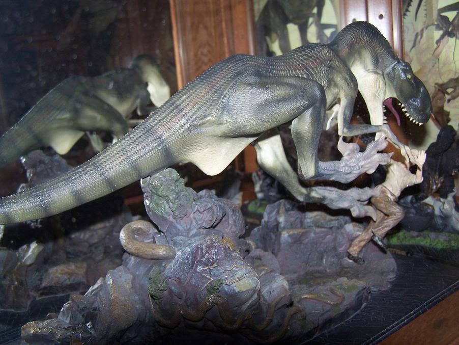 king kong vs v rex statue